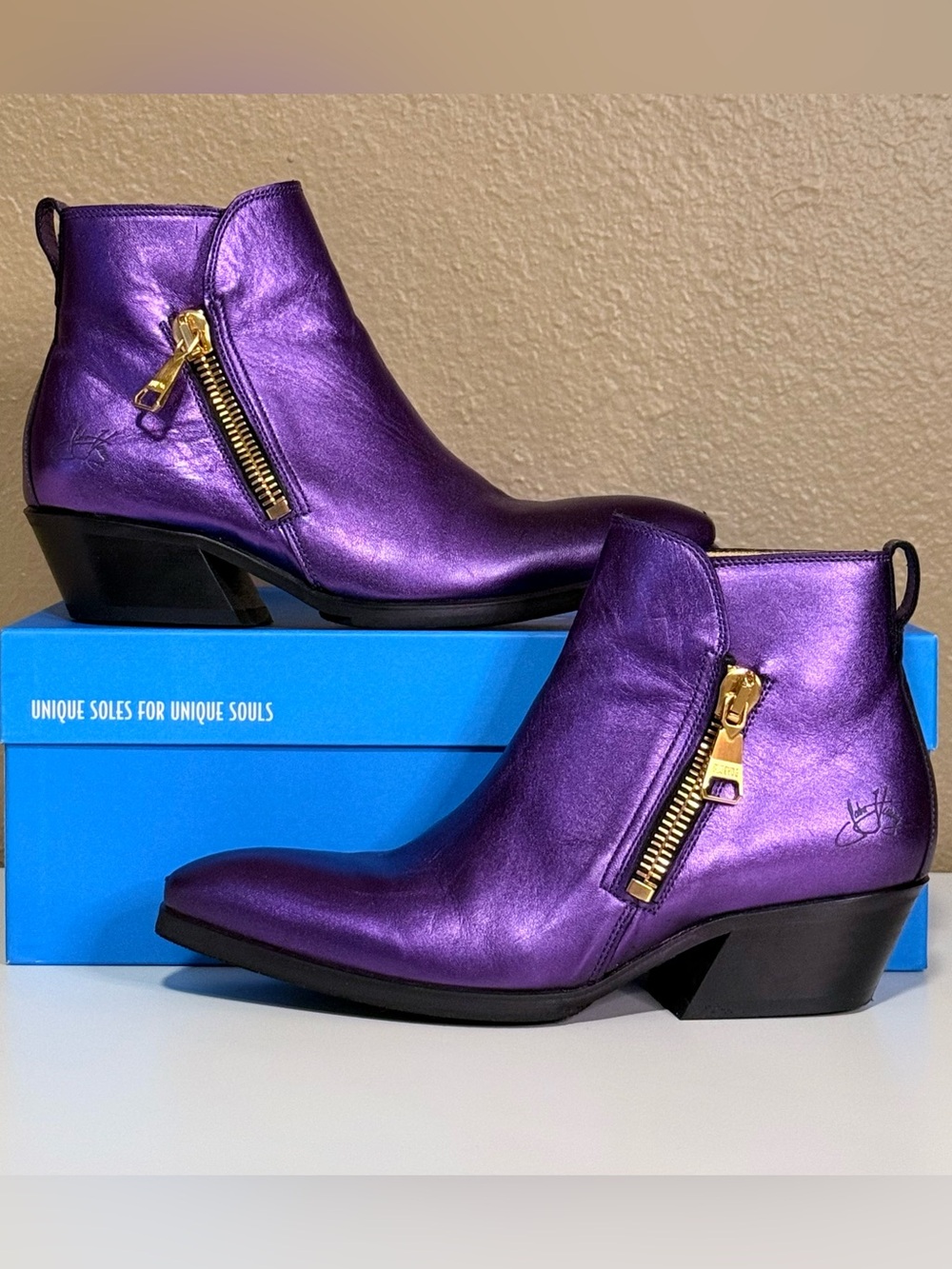 John FLUEVOG Metallic Purple IDOL JOPLIN Ankle Boots with Gold Zipper Women’s 7